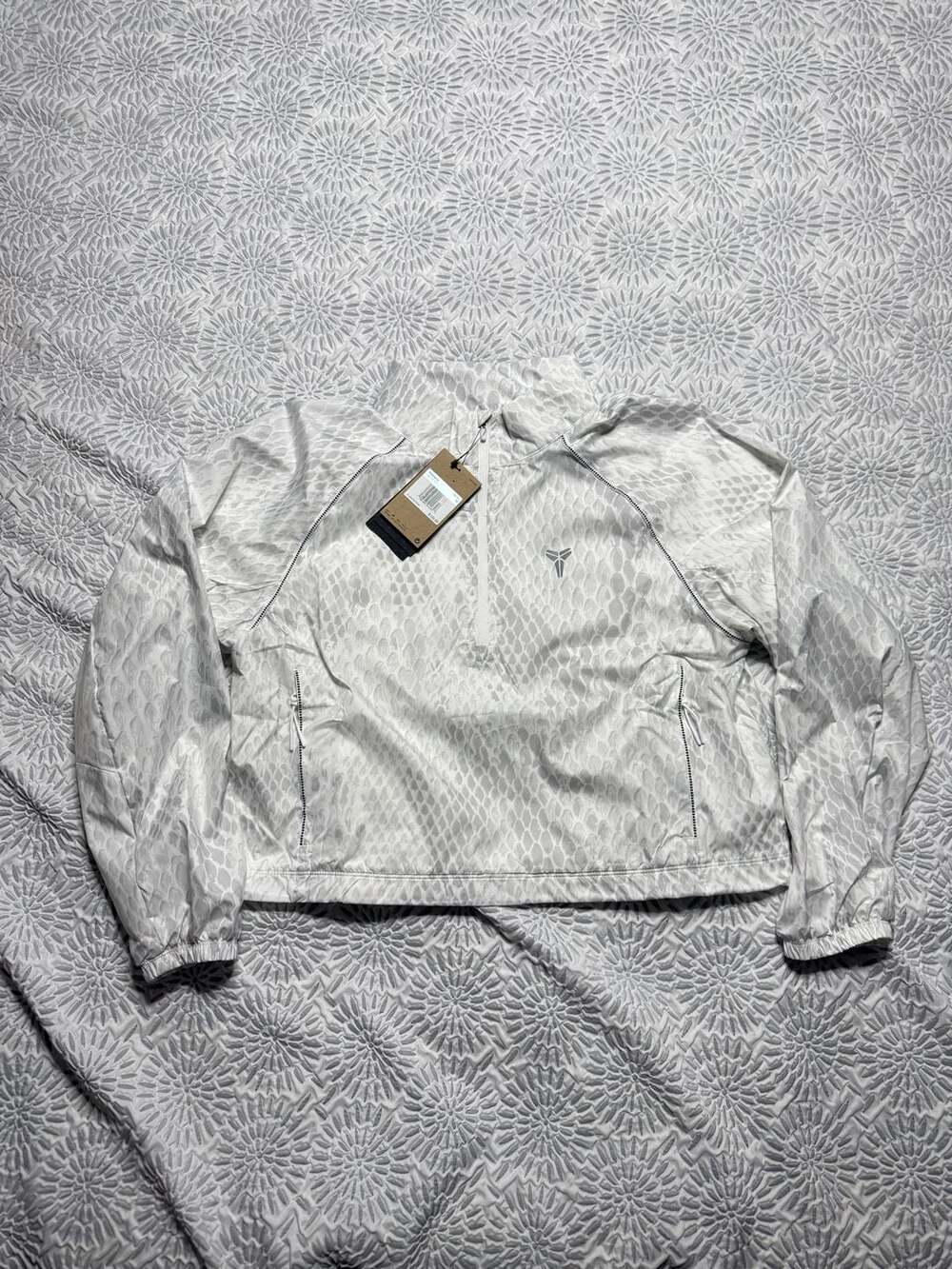 Nike Kobe Women's L Lightweight WovenJacket White Reflective Silver IB2718-100